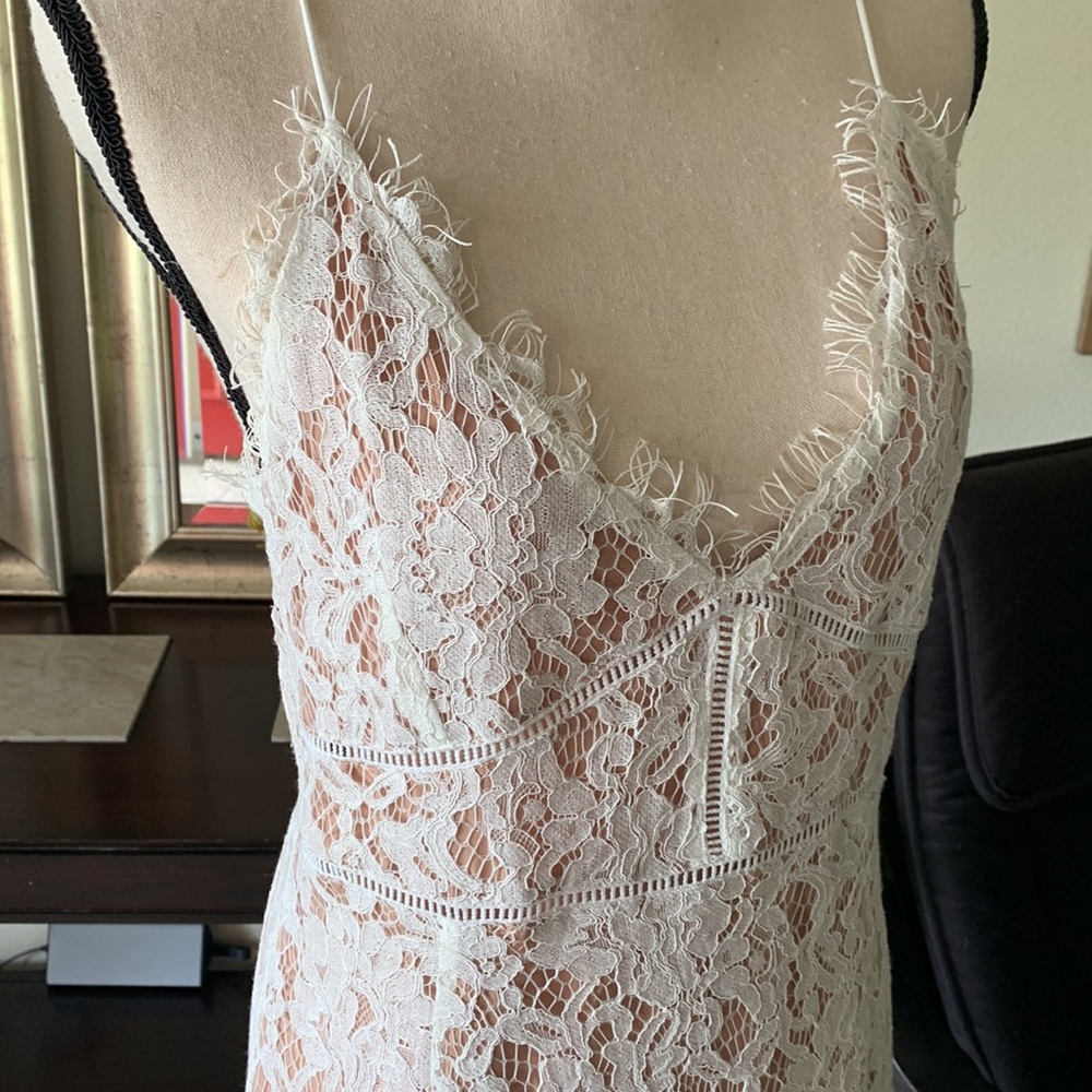 NWT Showpo Do+Be Looking Me Over Off white lace floral boho Maxi Dress large - Picture 14 of 15